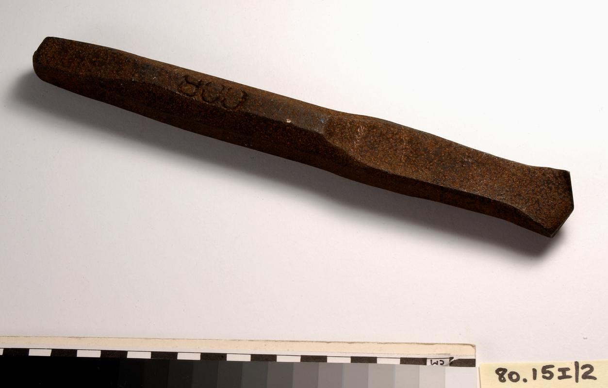 Hand tool for rivetting