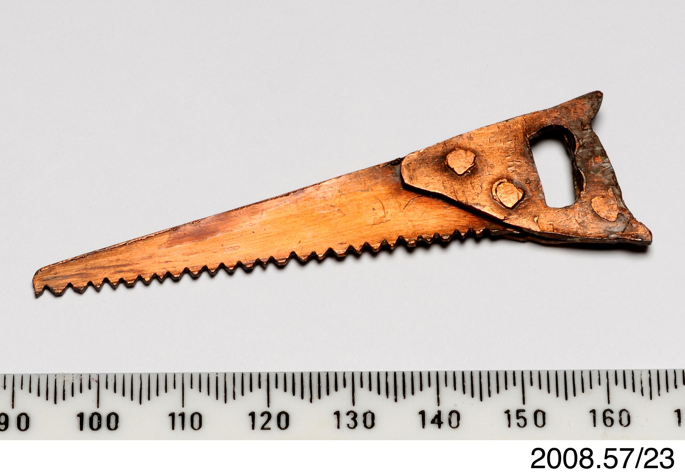 Model of cross cut saw