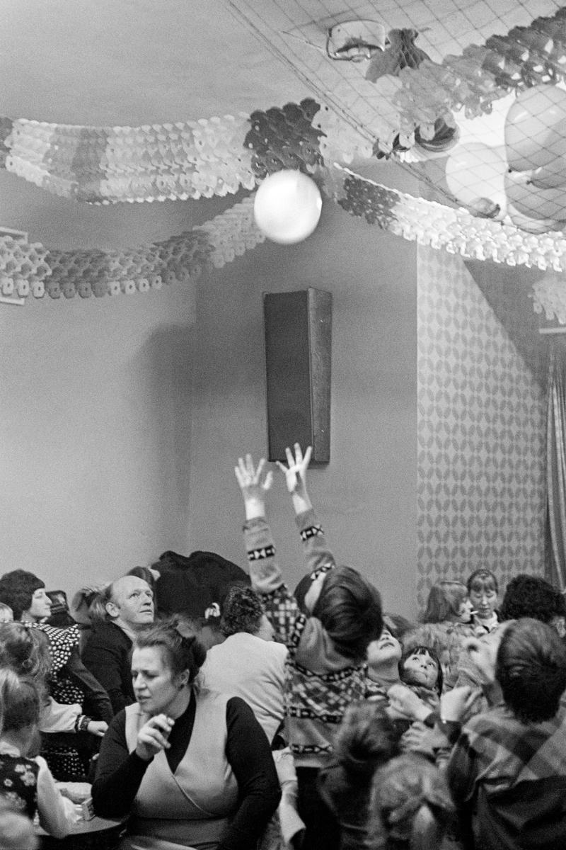 GB. WALES. Abertillery. Children&#039;s Christmas party. 1974.