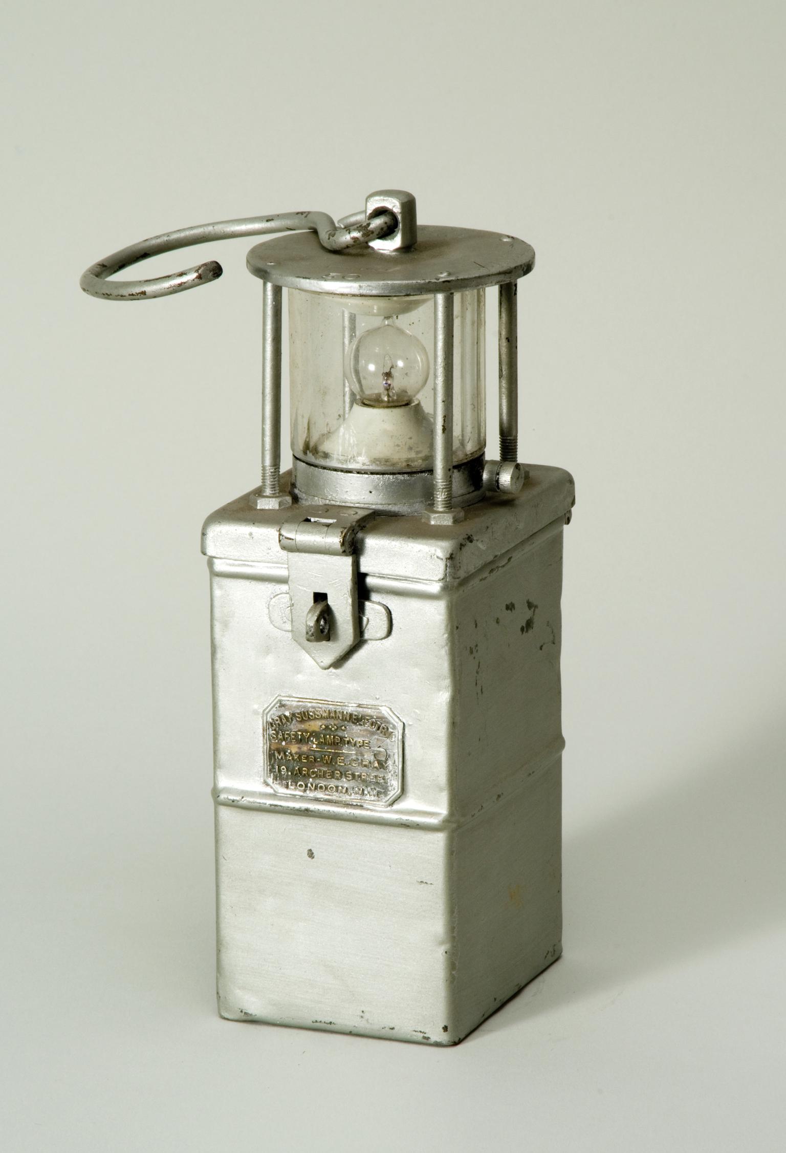 Gray's patent electric hand lamp