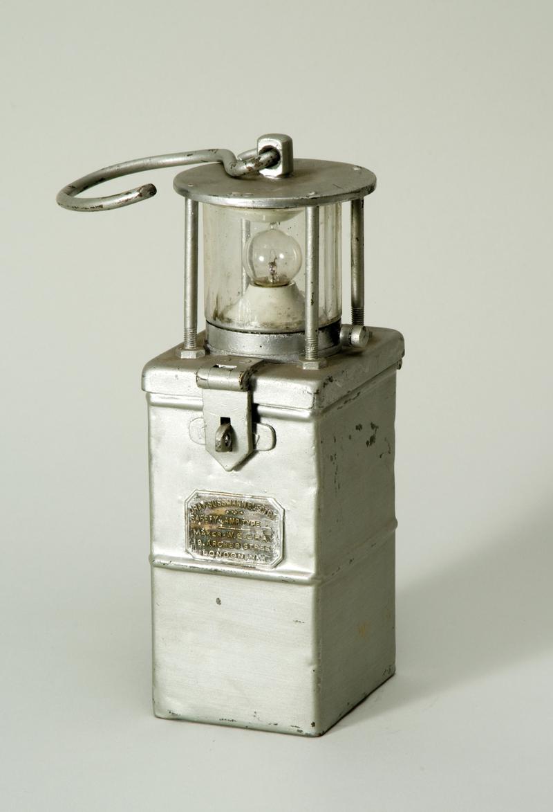Gray&#039;s patent electric hand lamp