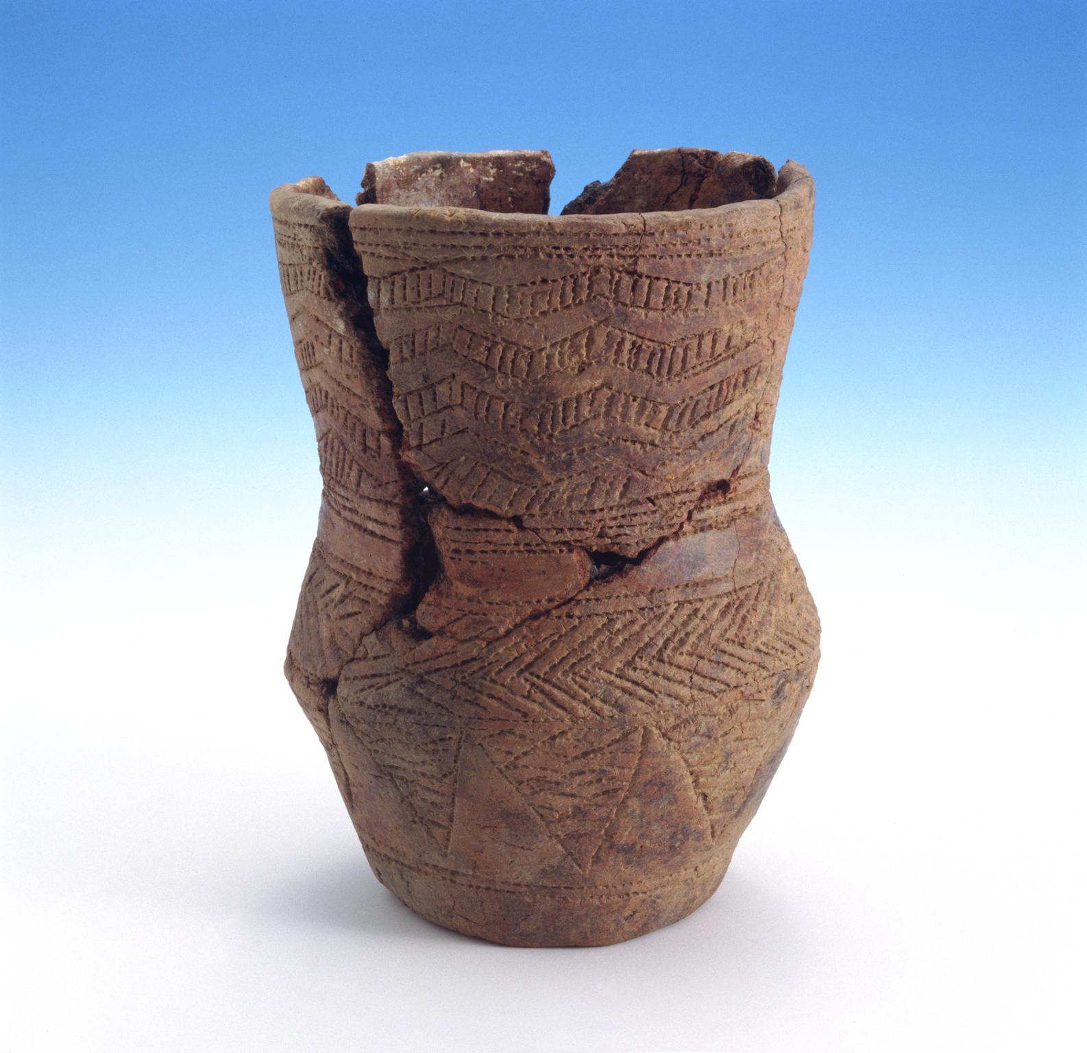 Early Bronze Age pottery beaker