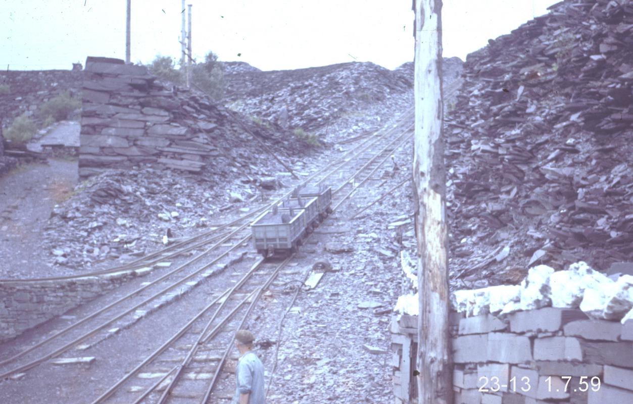 Wagons on the incline from Ponc Ffridd to Ponc Red Lion, Penrhyn Quarry
