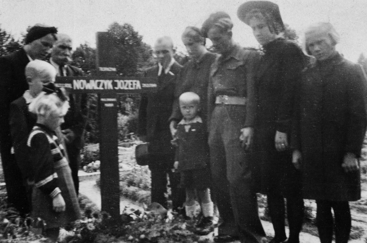 Winogorski family at George&#039;s grandmother&#039;s grave