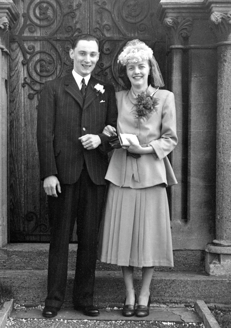 Wedding phorograph of MR &amp; Mrs G Drysdale, 1949