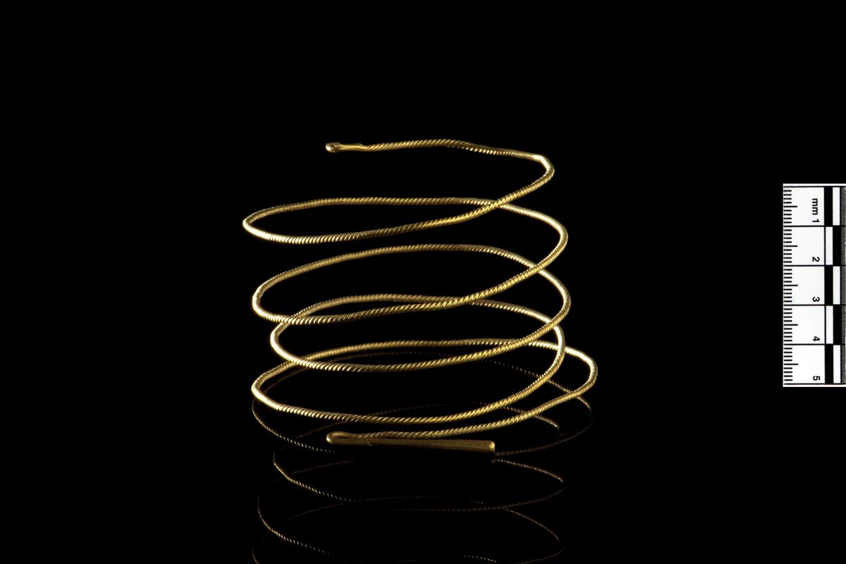 Middle Bronze Age gold bar-twisted torc