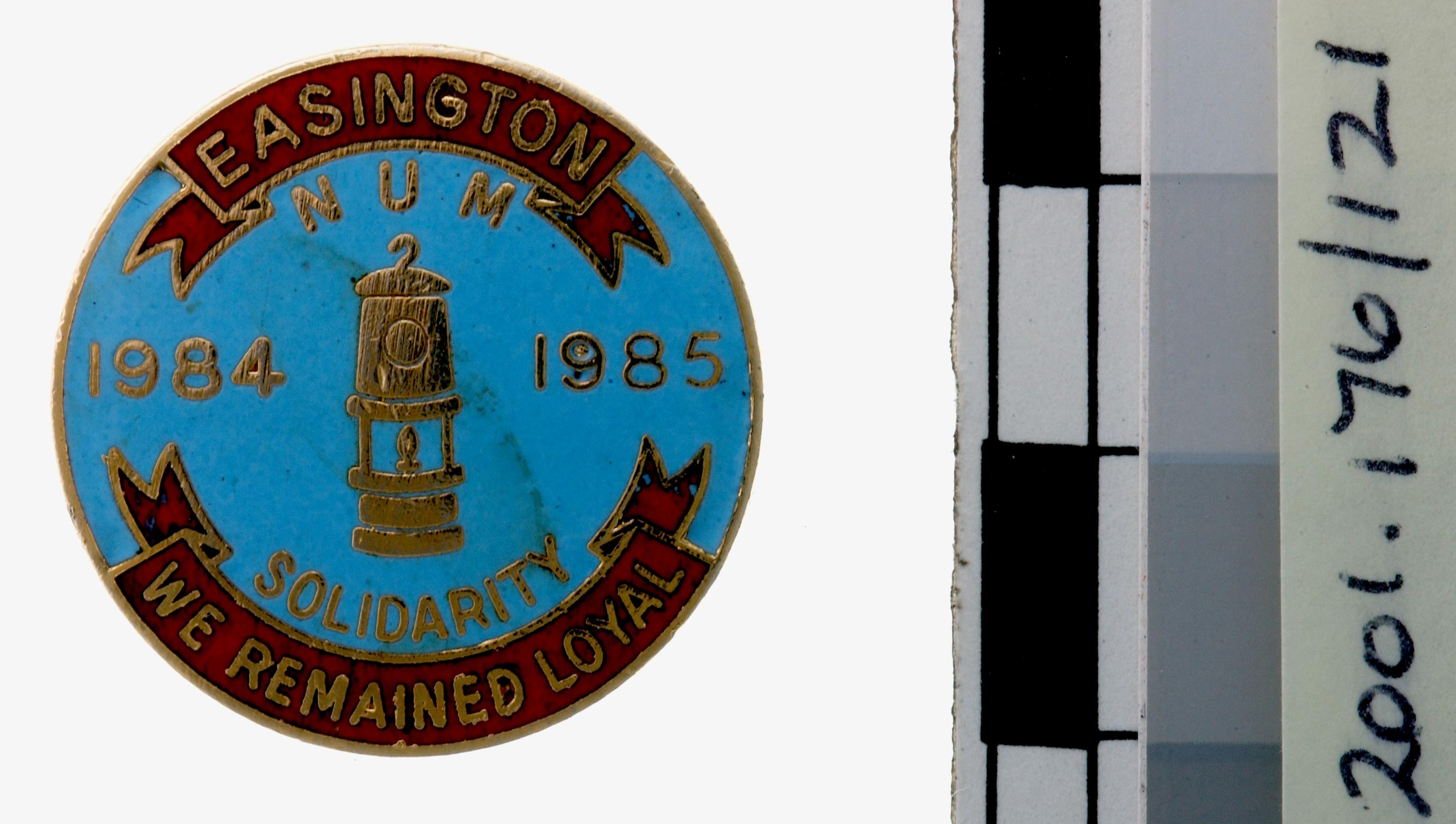 N.U.M. Durham Area, badge