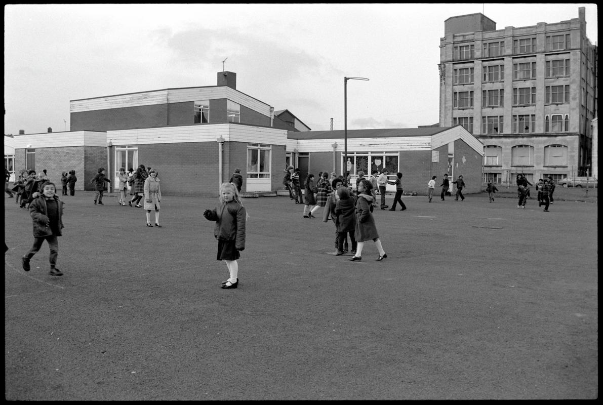 Butetown, negative