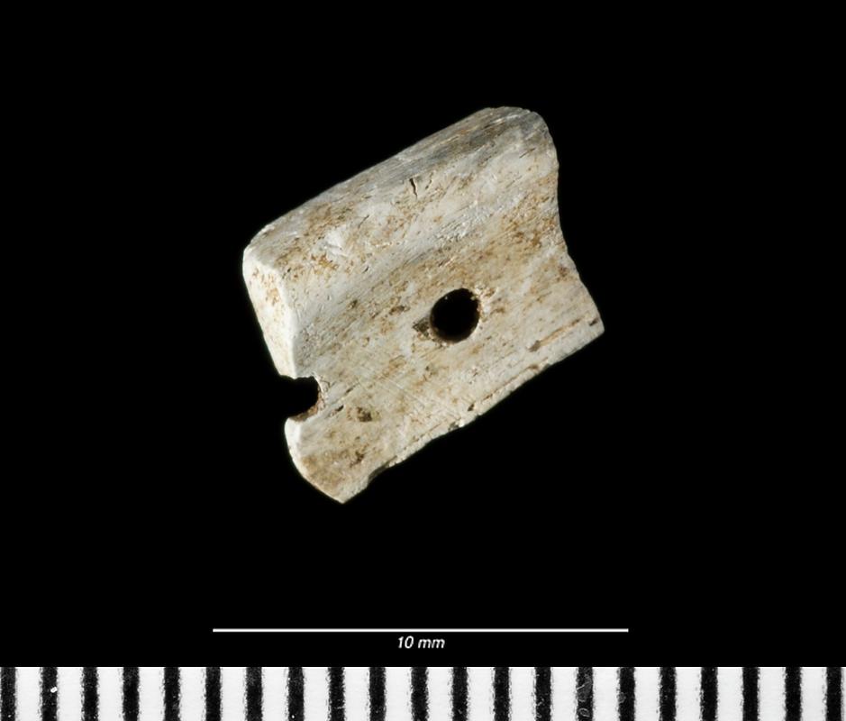 Early Bronze Age bone dagger pommel
