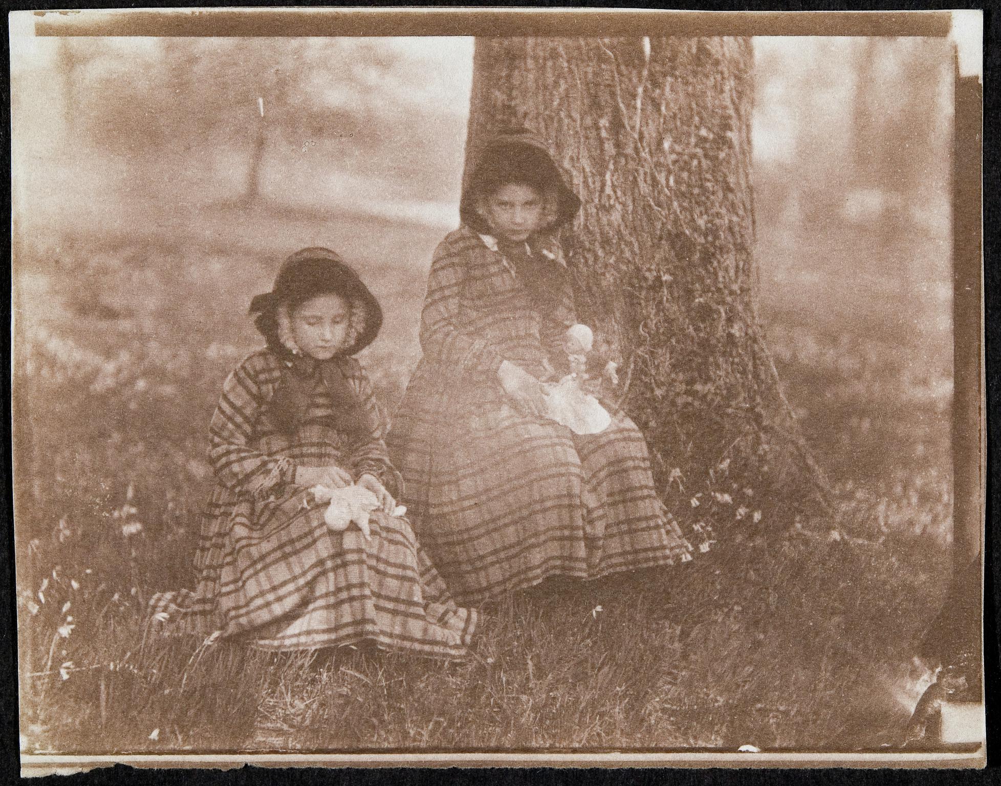 Lucy and Elinor Llewelyn, photograph