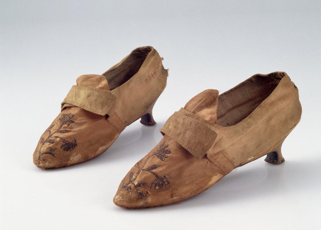 Late 18th century women&#039;s brown satin shoe