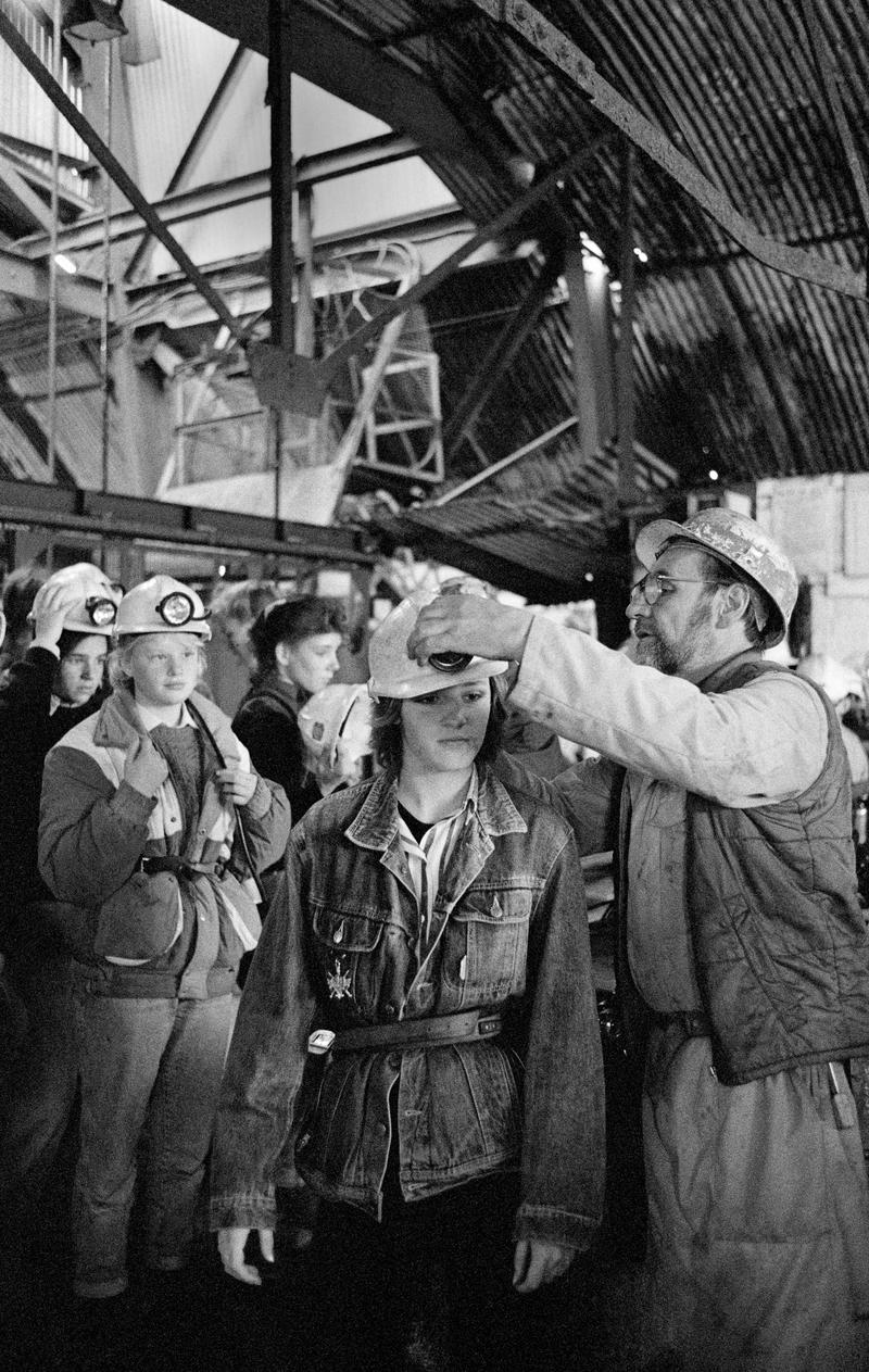 GB. WALES. Blaenavon. Big Pit National Coal Museum. Closed as a working mine in 1980. Young students go on an educational inderground tour conducted by ex miners. 1989.