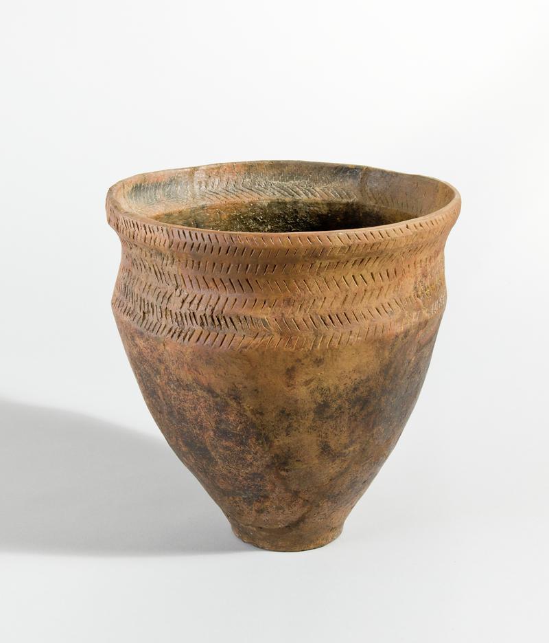 Early Bronze Age pottery food vessel urn