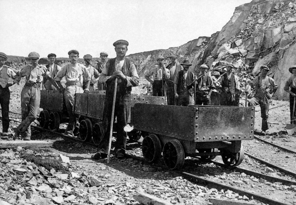 Porthgain Industries (postcard)