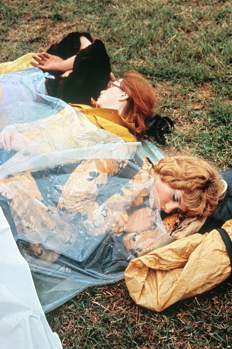 GB. ENGLAND. Isle of Wight Festival. Sleeping out in the open gives a wonderful free feeling. Rain could be thought to be the major enemy of the festivals. The ingenuity of young people can often be very surprising. 1969.