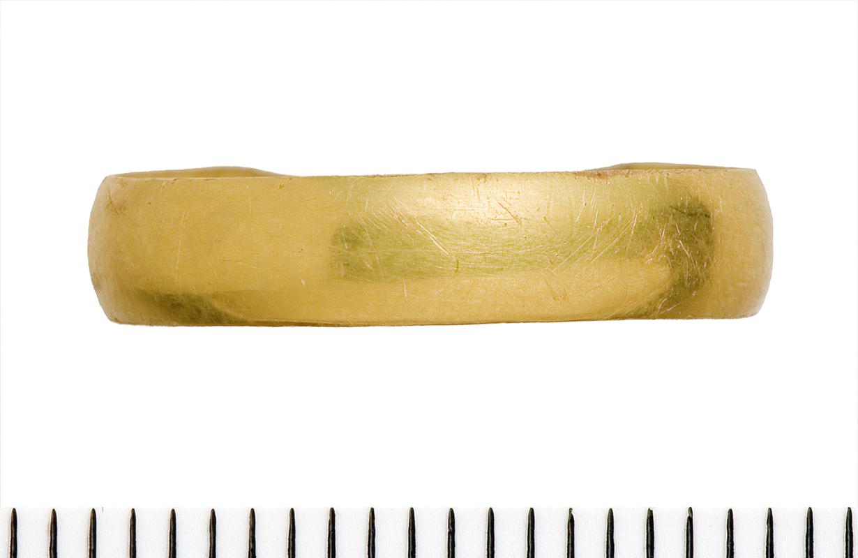 Post-Medieval gold finger ring