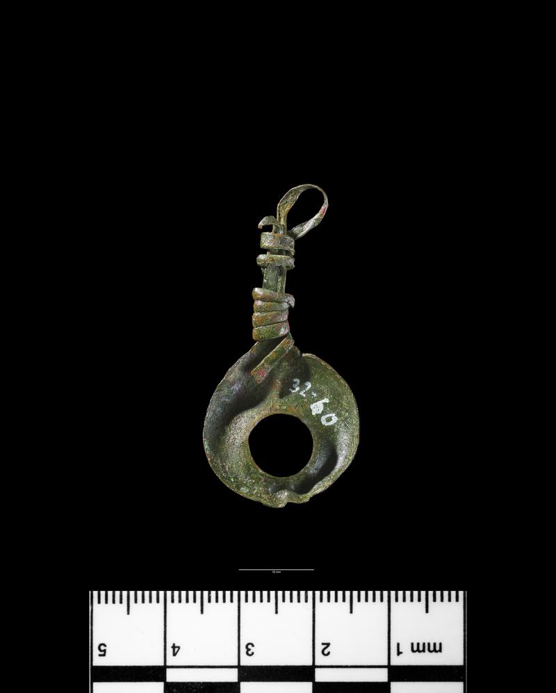 Roman copper alloy crescentic pendant