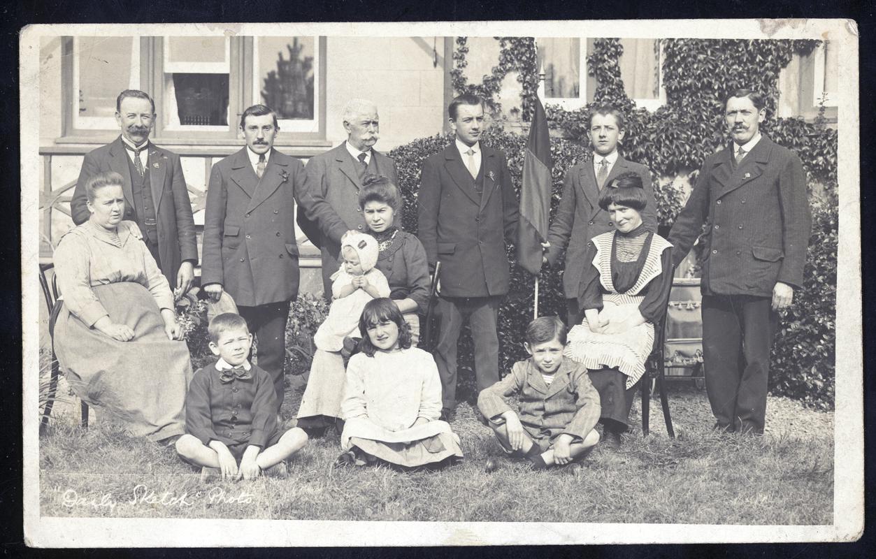 Belgian Refugees staying at "Llys Owen" Criccieth (postcard)