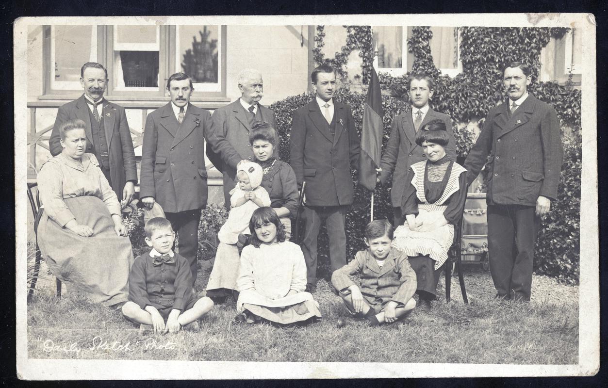Belgian Refugees staying at &quot;Llys Owen&quot; Criccieth (front)