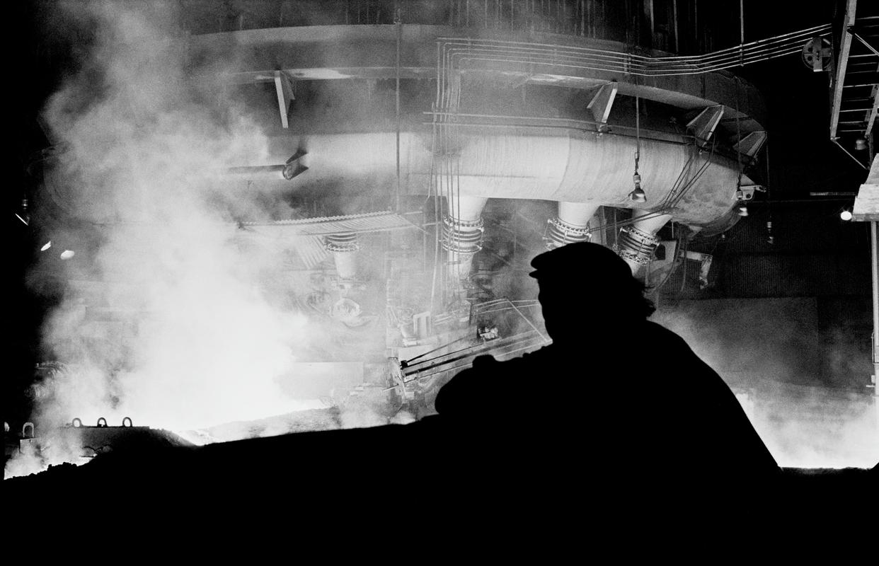 GB. WALES. Shotton. Working in Shotton Steel Works during its last days before closing. 1974.