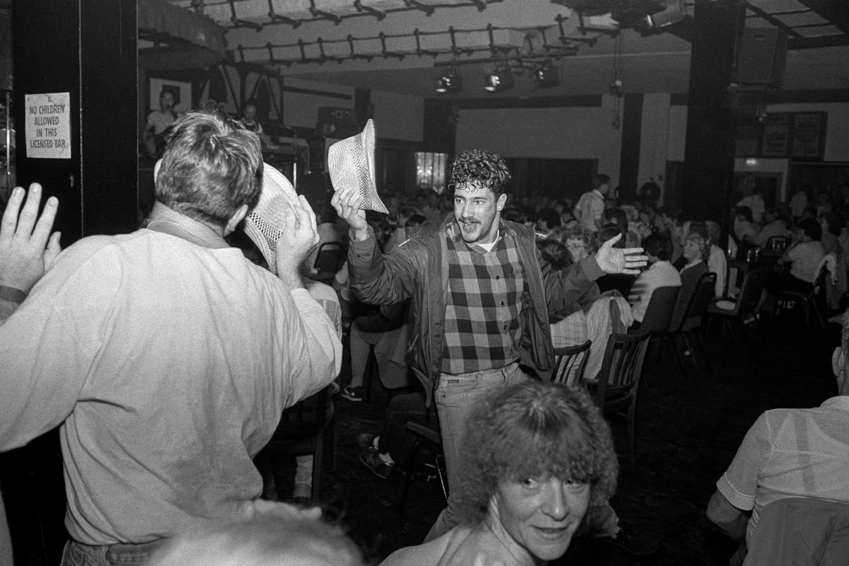 GB. WALES. Catbrook. Barn Dance. 1986.