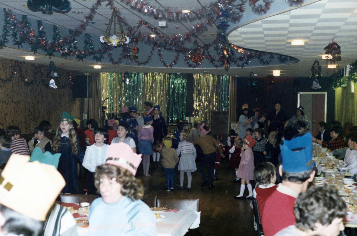 Children&#039;s Xmas party at Banwen