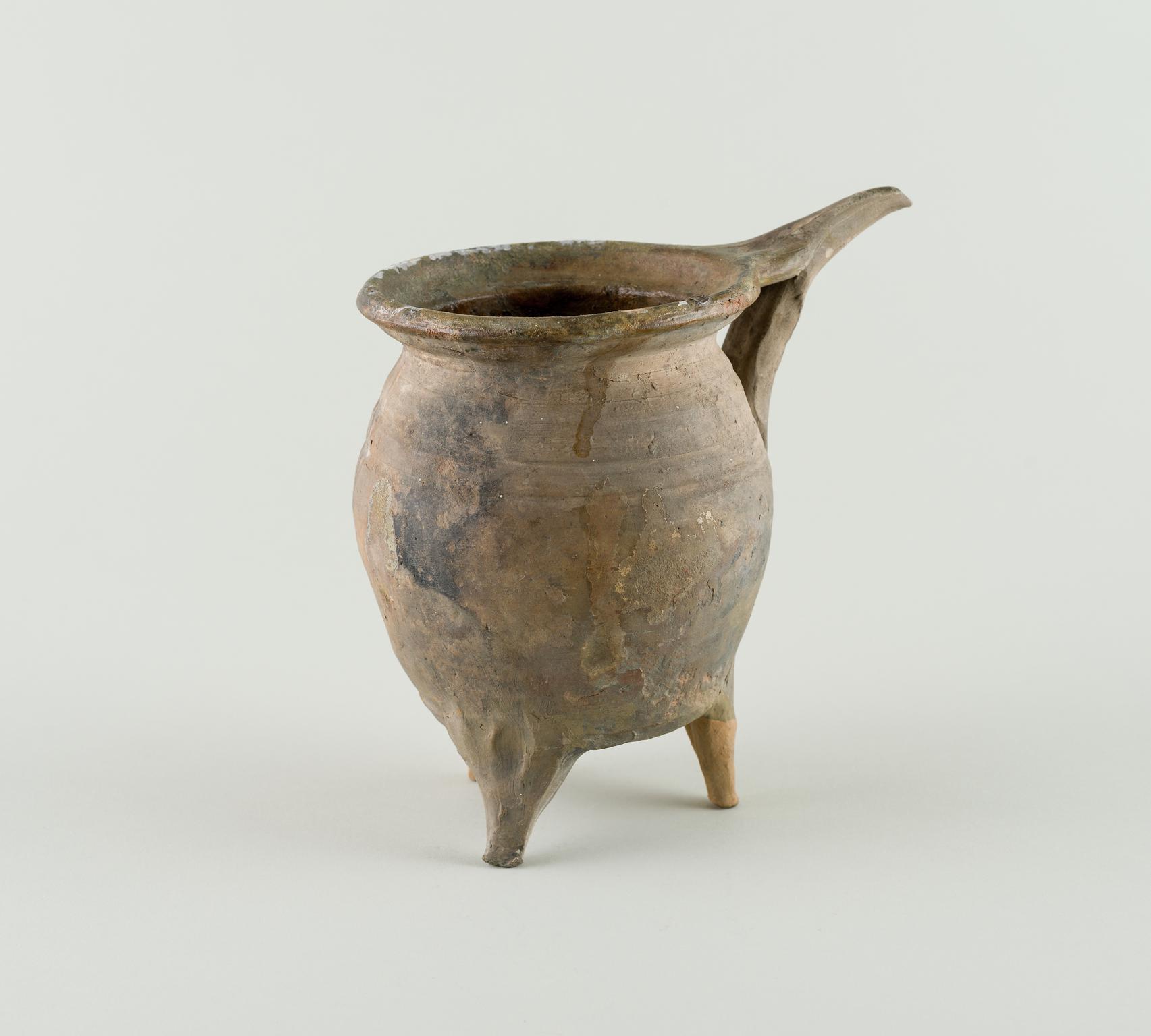 Post-Medieval pottery tripod pipkin