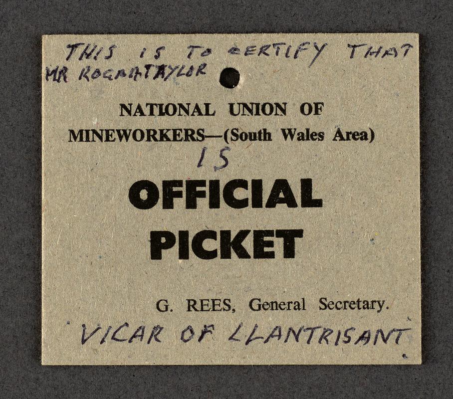 N.U.M. Official Picket, badge