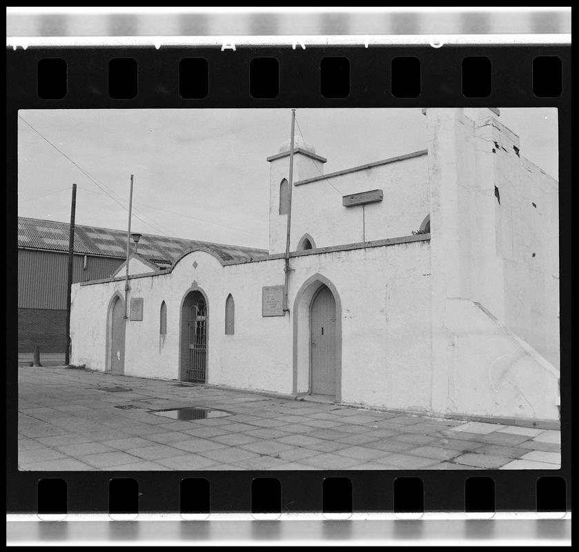 Butetown, negative