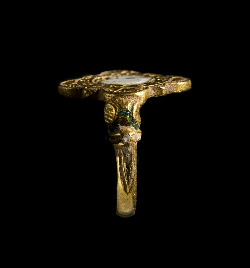 Post-Medieval gold finger ring