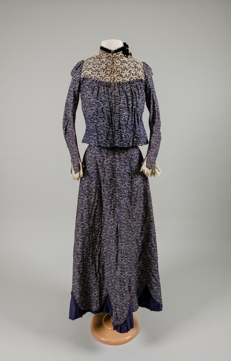 Dress in three parts 1898