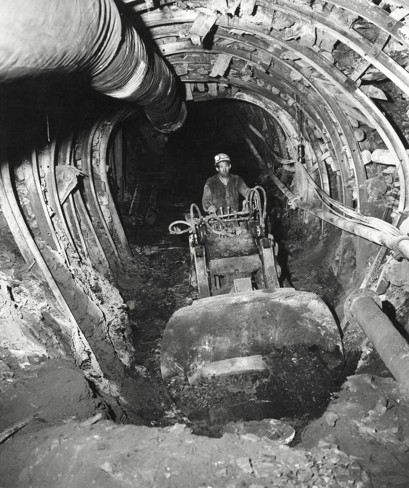 Eimco mechanical shovel, photograph