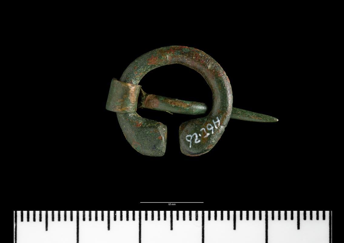 Early Medieval copper alloy penannular brooch