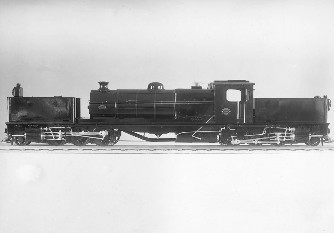 Beyer-Garratt 2-6-6-2 articulated locomotive model