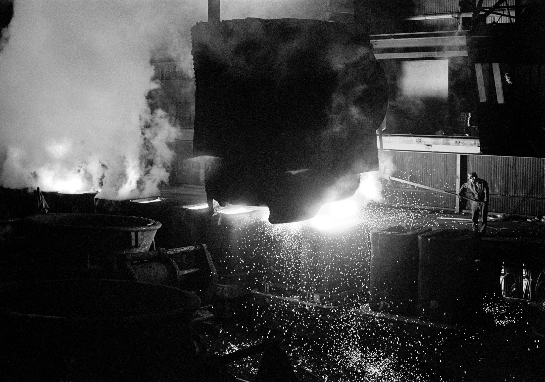 Working in Shotton Steel Works during its last few days before closing. The last pouring. Shotton, Wales