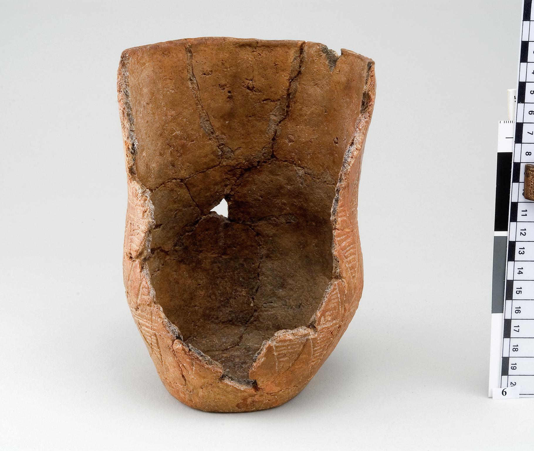 Early Bronze Age pottery beaker