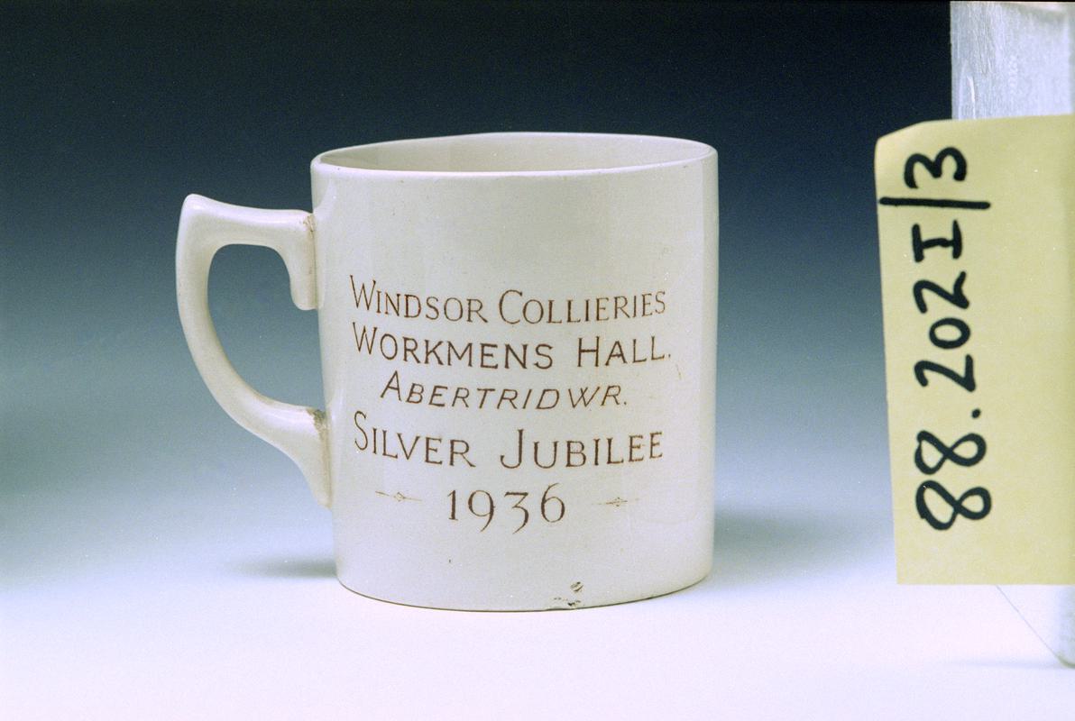 Windsor Collieries Workmen's Hall, Abertridwr, mug