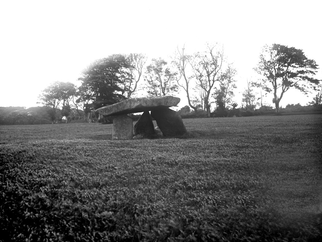 Caerwynnion chambered tomb