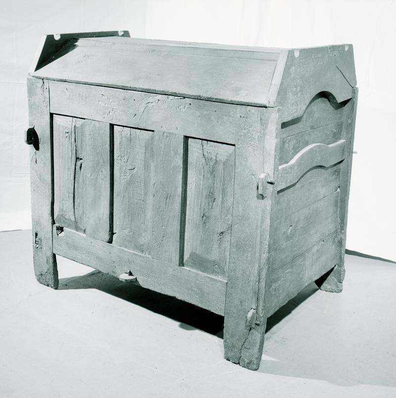 17th century Oak chest with ark lid