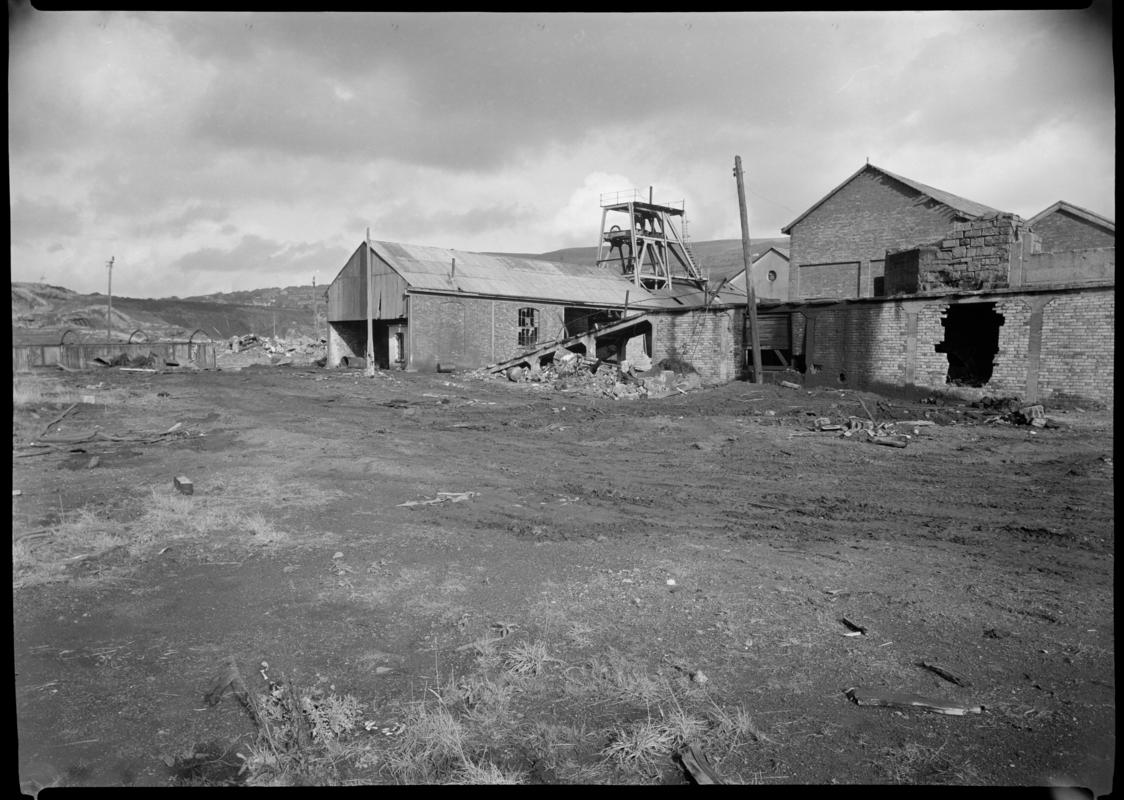 Black and white film negative showing a surface view of Beynon&#039;s Colliery, 30 October 1975.  &#039;Beynon 30 Oct 1975&#039; is transcribed from original negative bag.