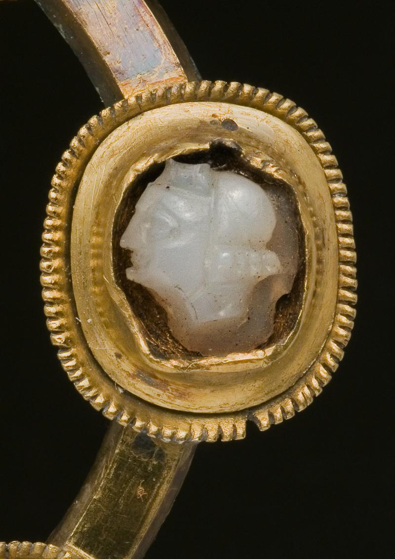 Medieval gold ring brooch