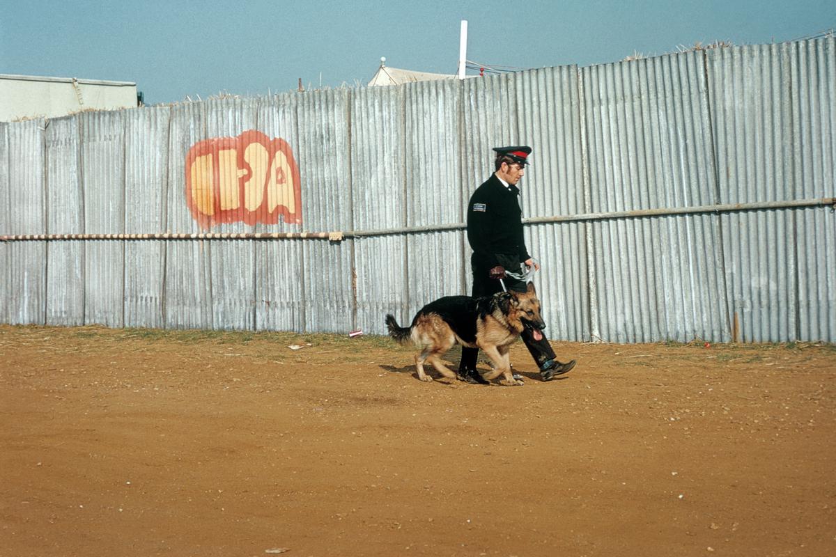 GB. ENGLAND. Isle of Wight Festival. Perhaps the most unpleasant sight is the various forms of security around the festival. In England though they are rarely inside the arena. 1969.