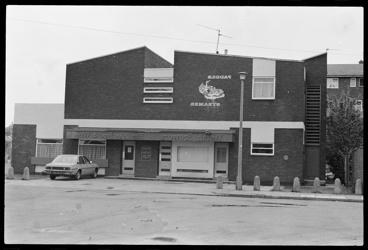 The Paddle Steamer Public House, Butetown.