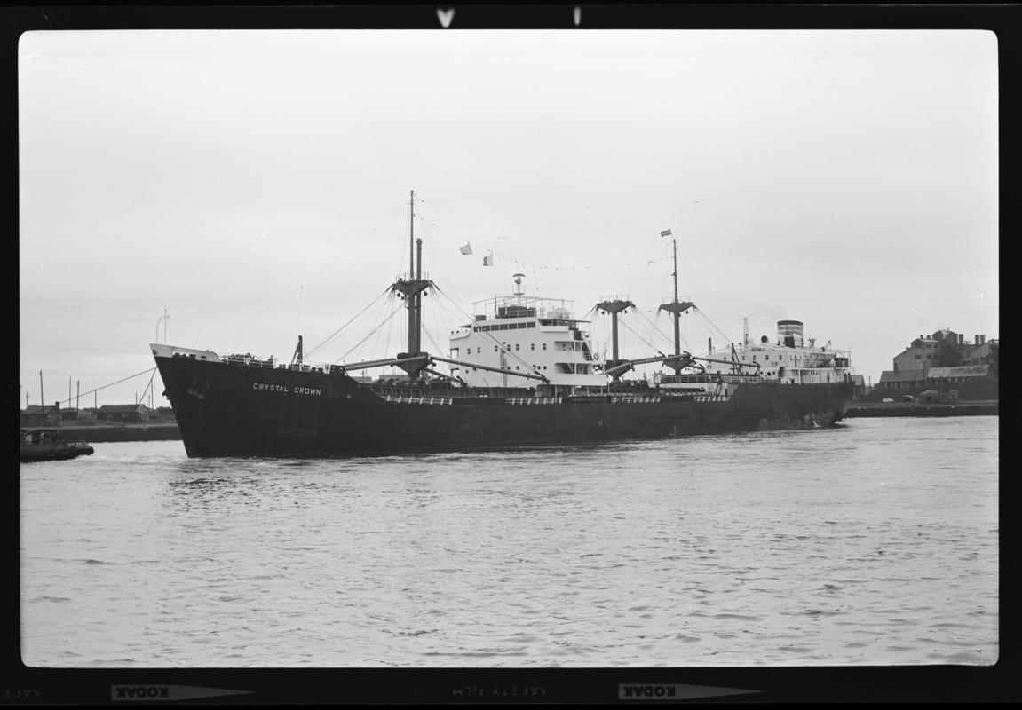 M.V. CRYSTAL CROWN, negative