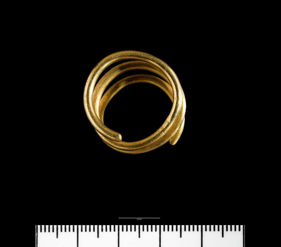 Middle / Late Bronze Age gold spiral ring