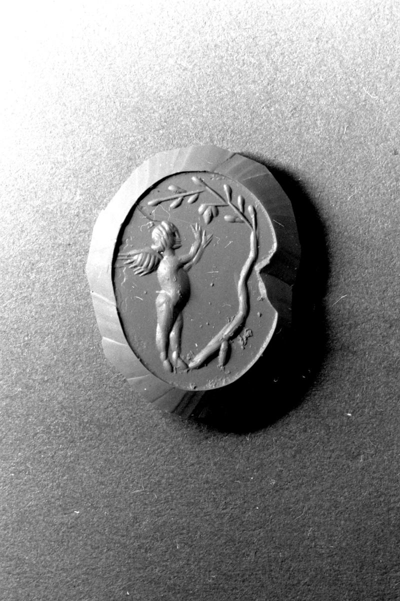 Roman intaglio (Cupid picking fruit)