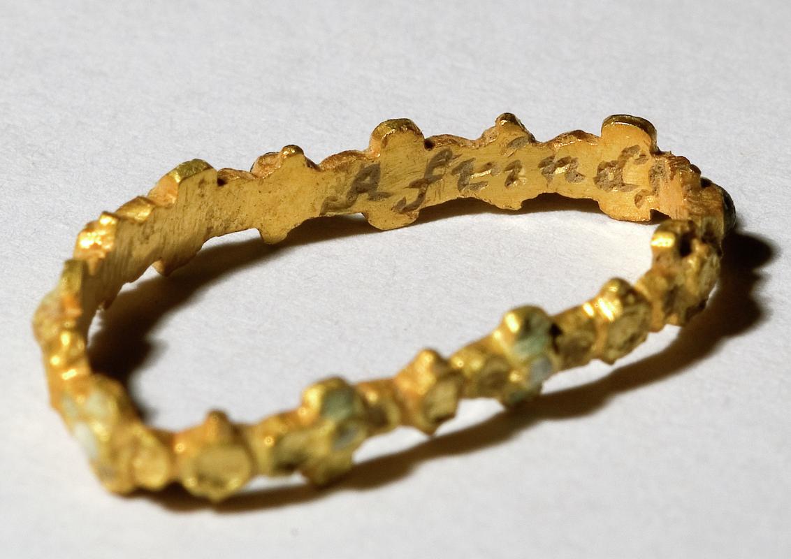 Post-Medieval gold finger ring