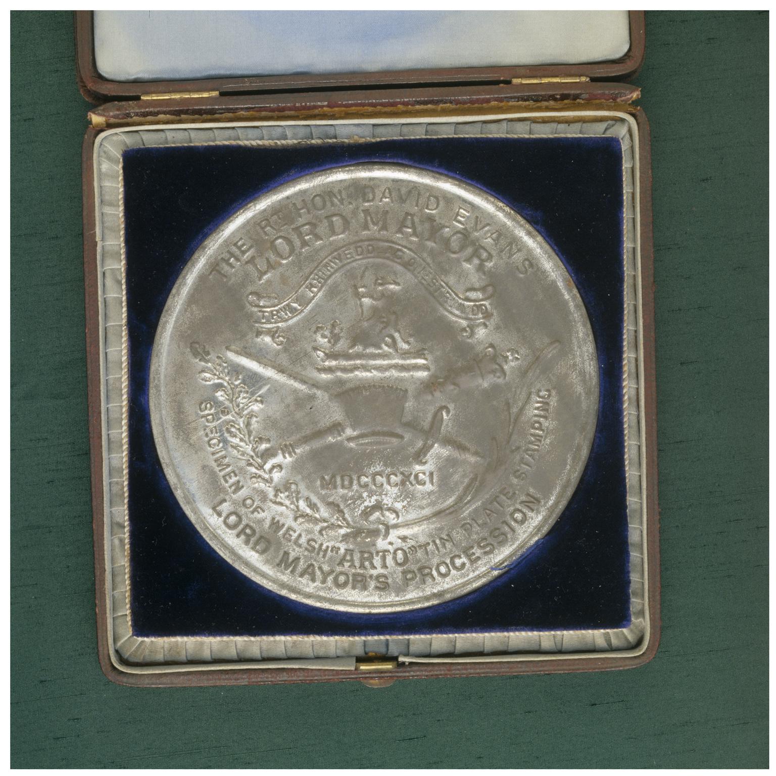Commemorative medal. A specimen of Welsh &quot;ARTO&quot; tin plate stamping (obverse)
