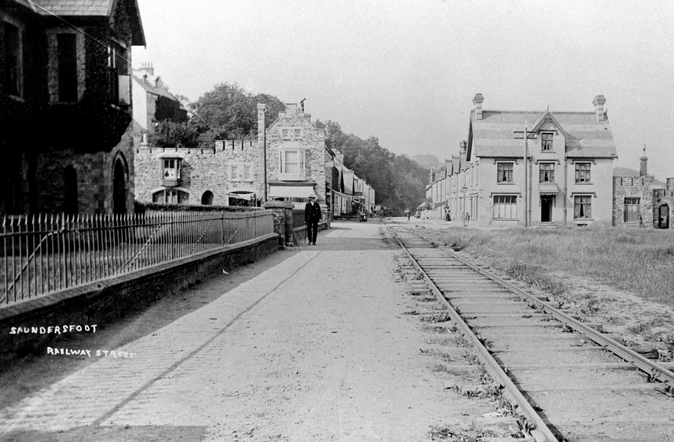 Saundersfoot Railway Street (postcard)