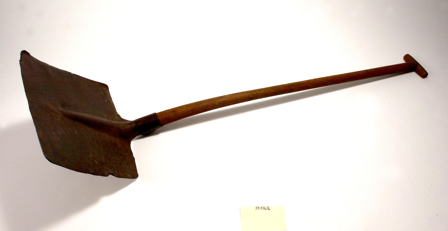 Furnace shovel with wooden handle
